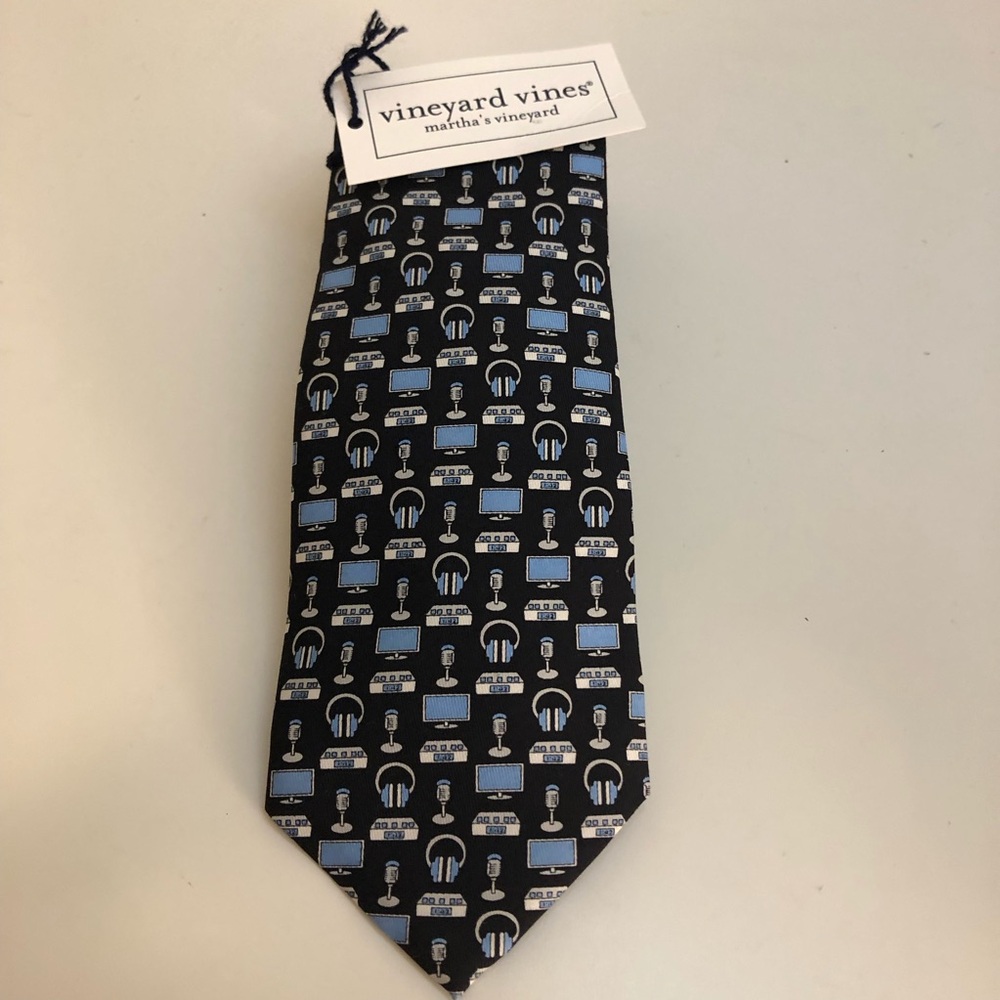 Vineyard Vines Blue Tie with Light Blue Novelty Tech Motif